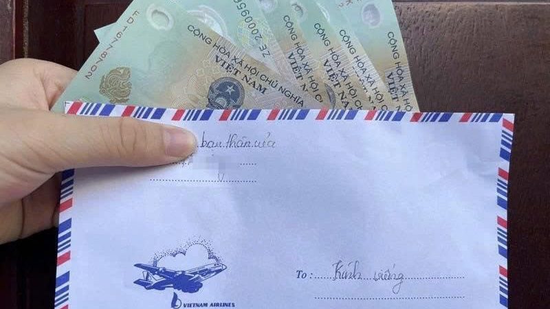 Tôi có một cô bạn thân, chơi với nhau từ những ngày thơ ấu. Hai đứa học chung 12 năm phổ thông